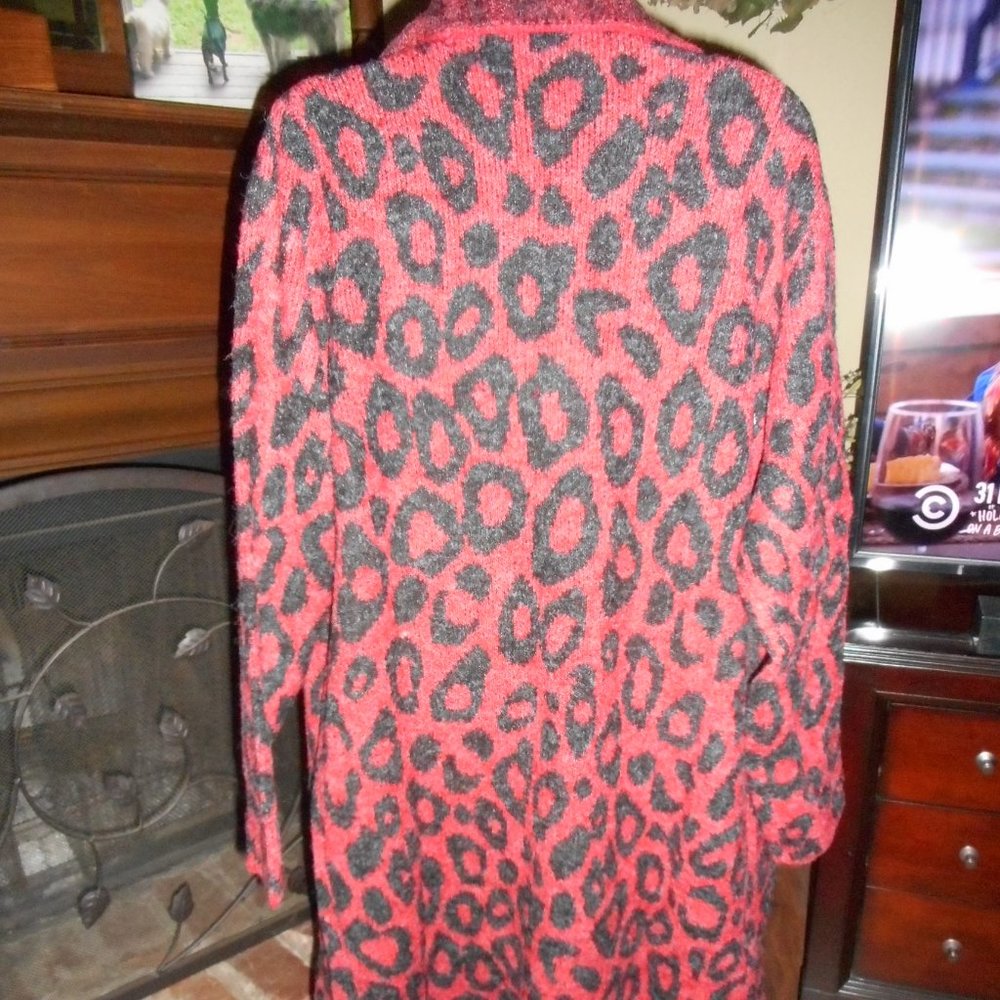 NWT Joseph A. Red Leopard Sweater, duster, Medium - Picture 4 of 7